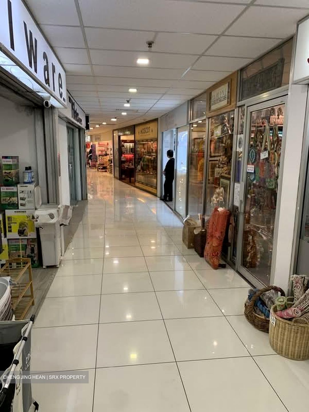 Holland Road Shopping Centre (D10), Retail #556748031